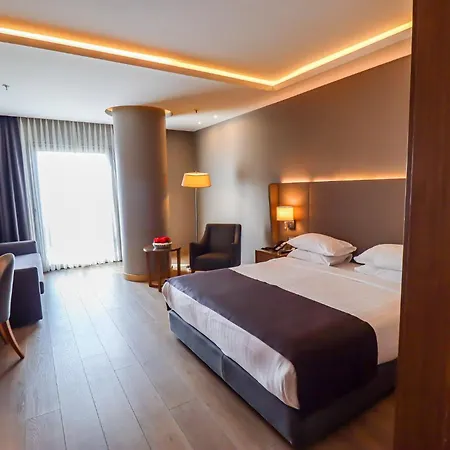 - Centre By Ihg Hotel