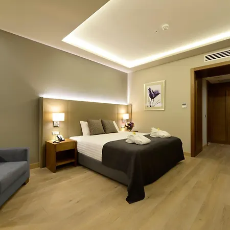 - Centre By Ihg Hotel