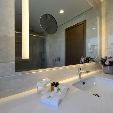 - Centre By Ihg Otel