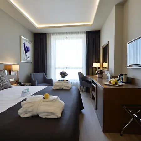 - Centre By Ihg