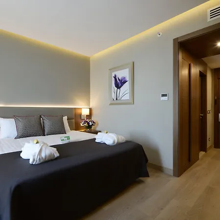 - Centre By Ihg 4*