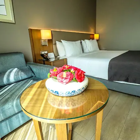 - Centre By Ihg Hotel 4*