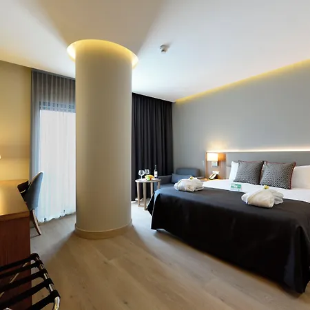 - Centre By Ihg Hotel 4*